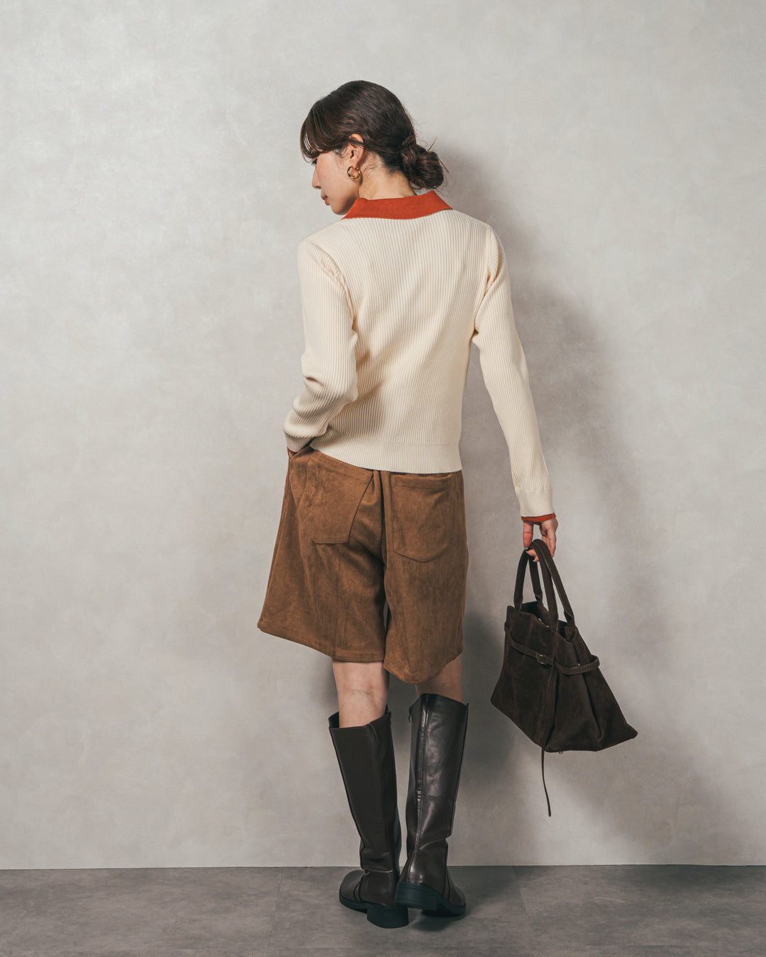 ［SET］バイカラー襟付きニットトップス+スウェードライクハーフパンツ（2SET）