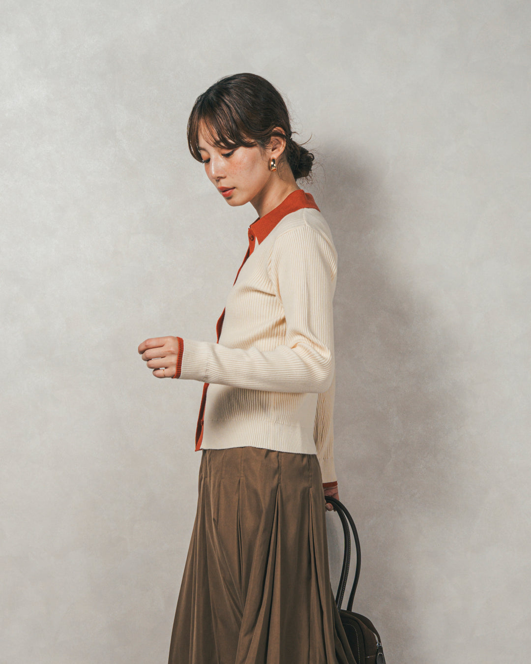 ［SET］バイカラー襟付きニットトップス+W-Tuckプリーツロングスカート（2SET）