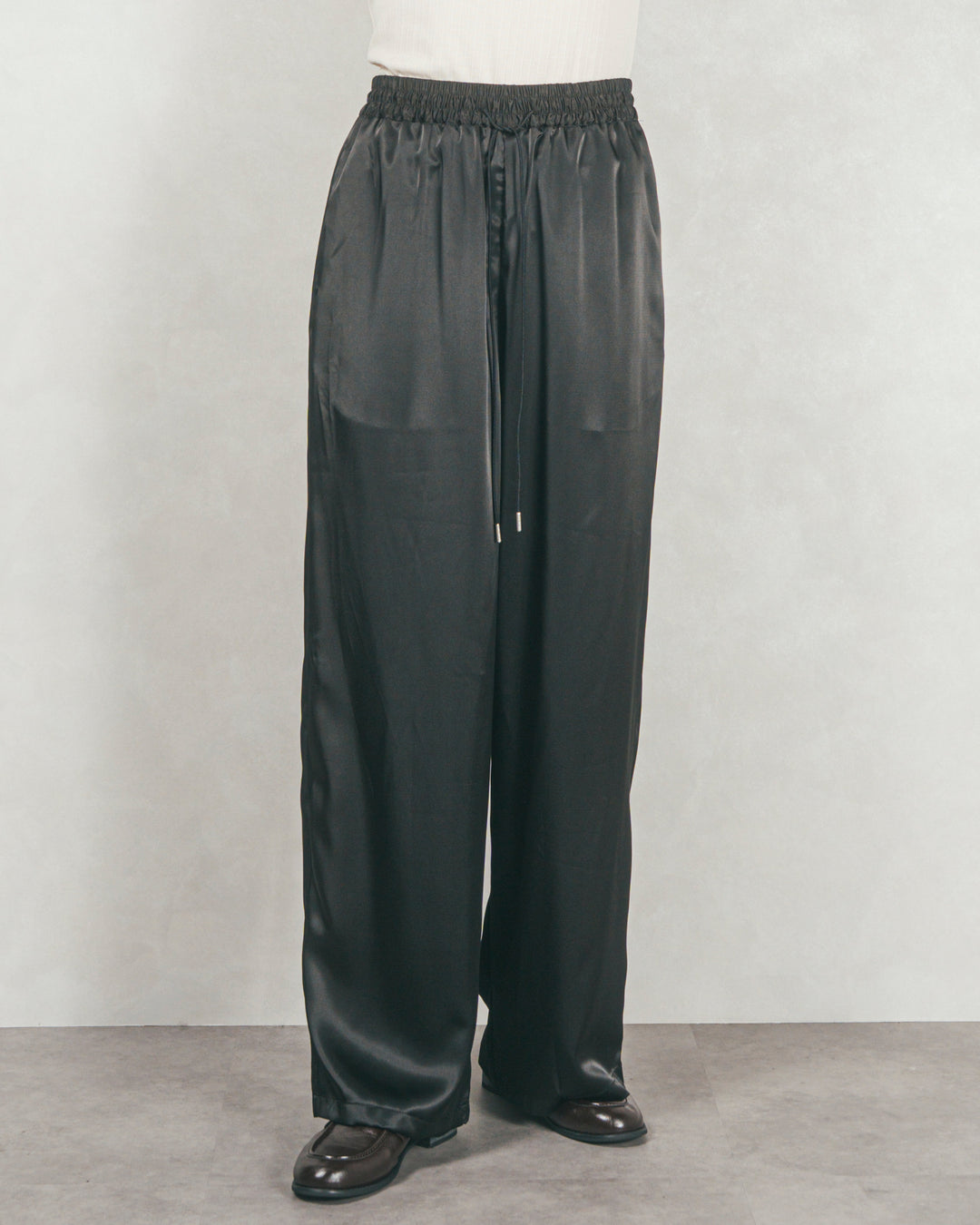 ［SET］裏起毛ハーフZipスウェット+Looseチェックシャツ+Relaxサテンパンツ