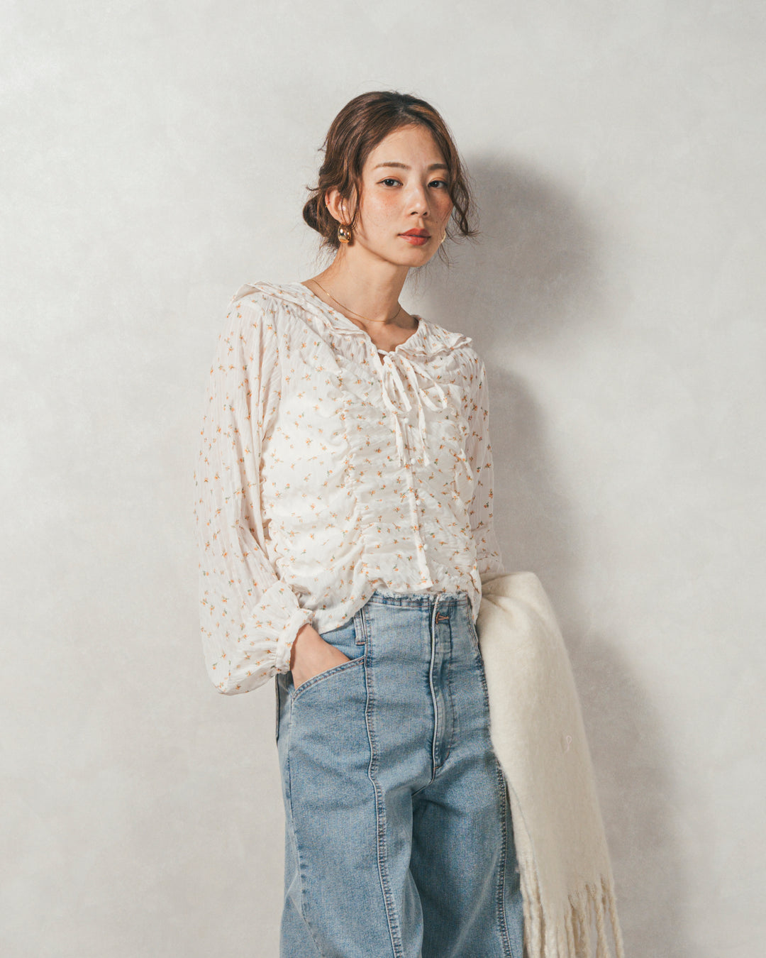 ［SET］Flowerプリントフリルブラウス+センターシーム リラックスカラーデニム（2SET）