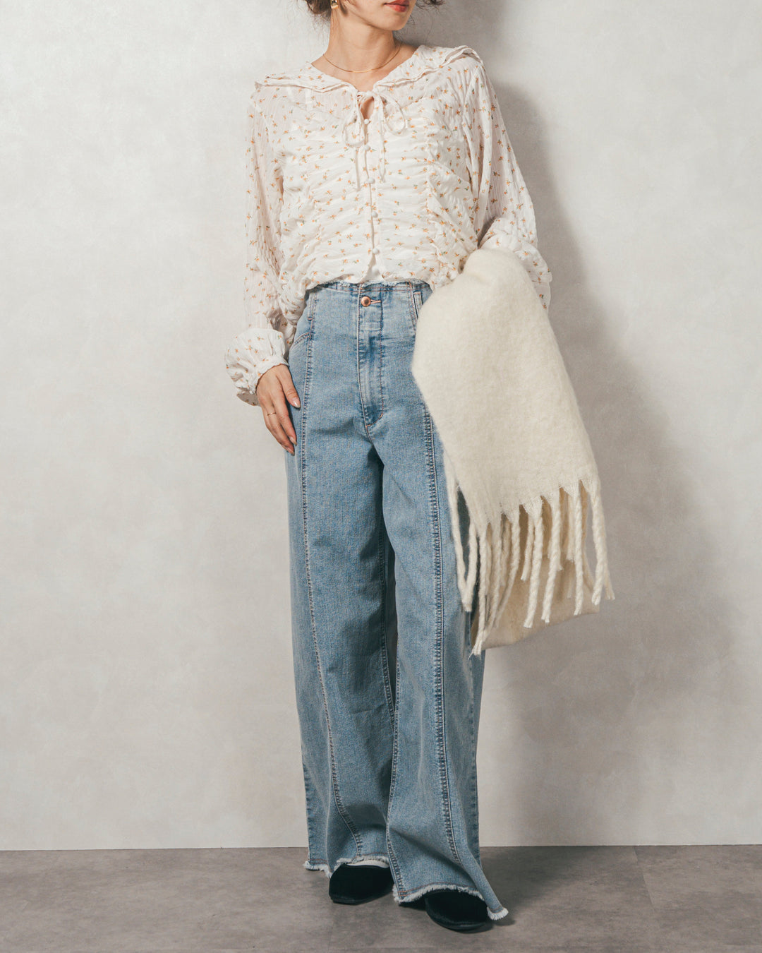［SET］Flowerプリントフリルブラウス+センターシーム リラックスカラーデニム（2SET）