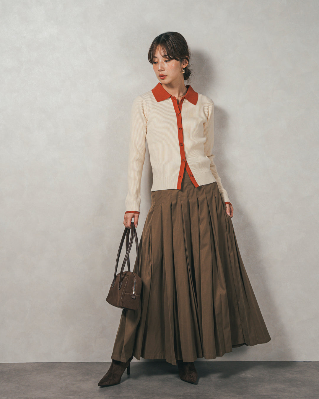 ［SET］バイカラー襟付きニットトップス+W-Tuckプリーツロングスカート（2SET）