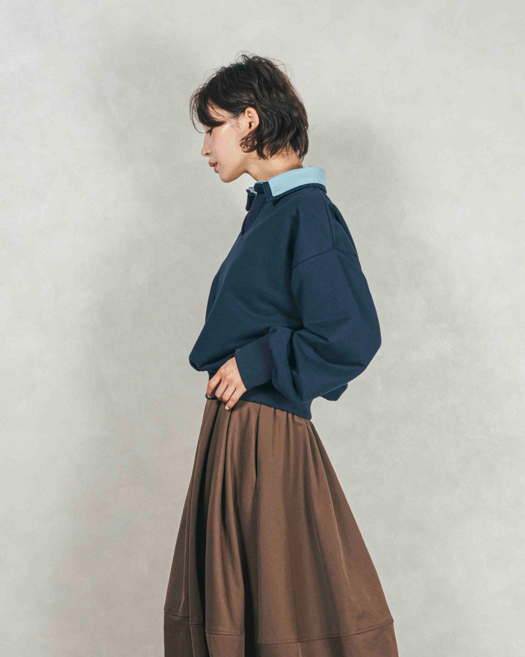 シャツ Layered クロップドスウェット (NAVY × BLUE）