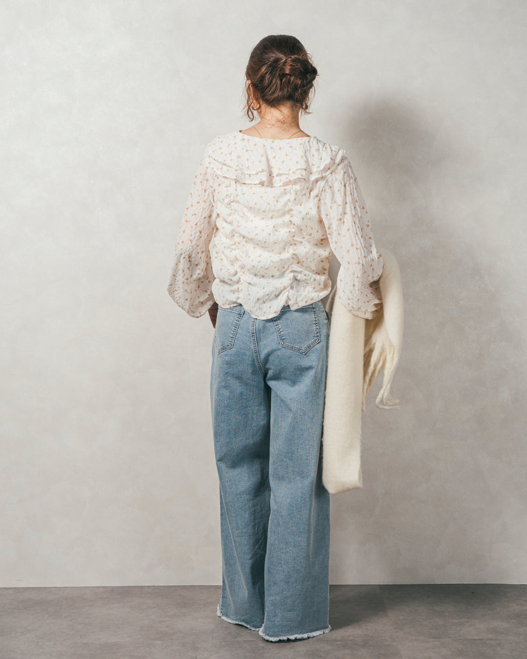 ［SET］Flowerプリントフリルブラウス+センターシーム リラックスカラーデニム（2SET）