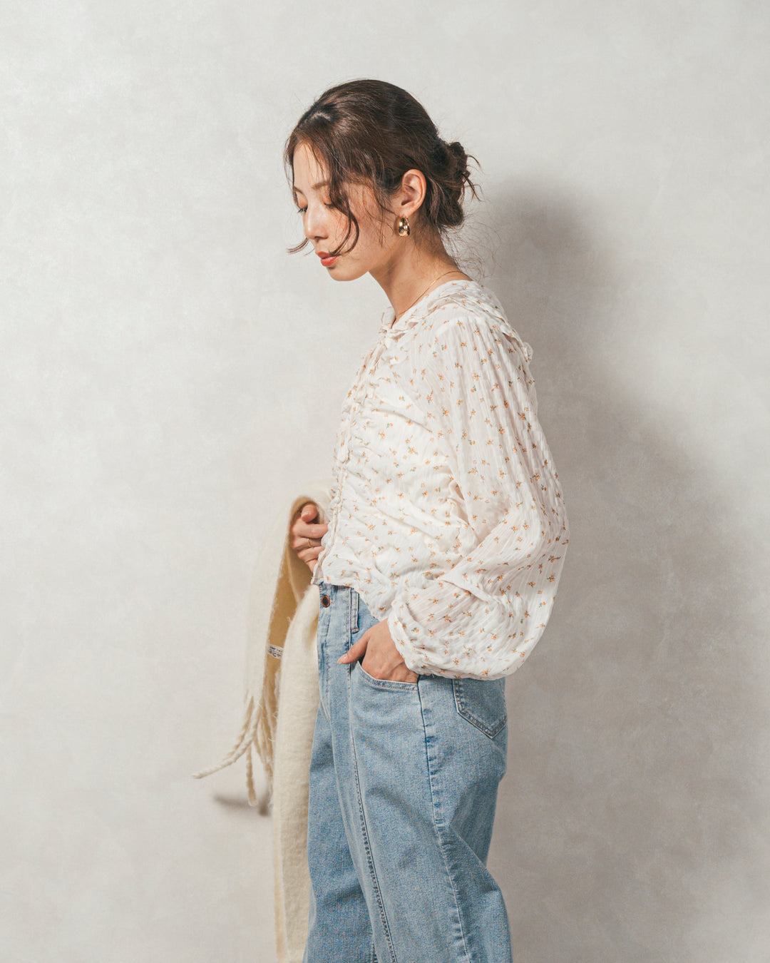 ［SET］Flowerプリントフリルブラウス+センターシーム リラックスカラーデニム（2SET）