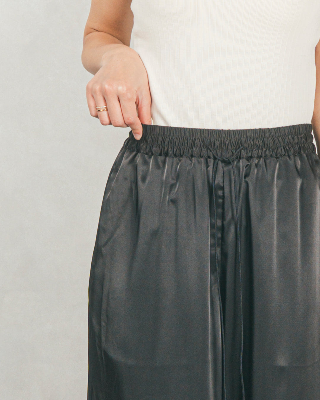 ［SET］裏起毛ハーフZipスウェット+Looseチェックシャツ+Relaxサテンパンツ