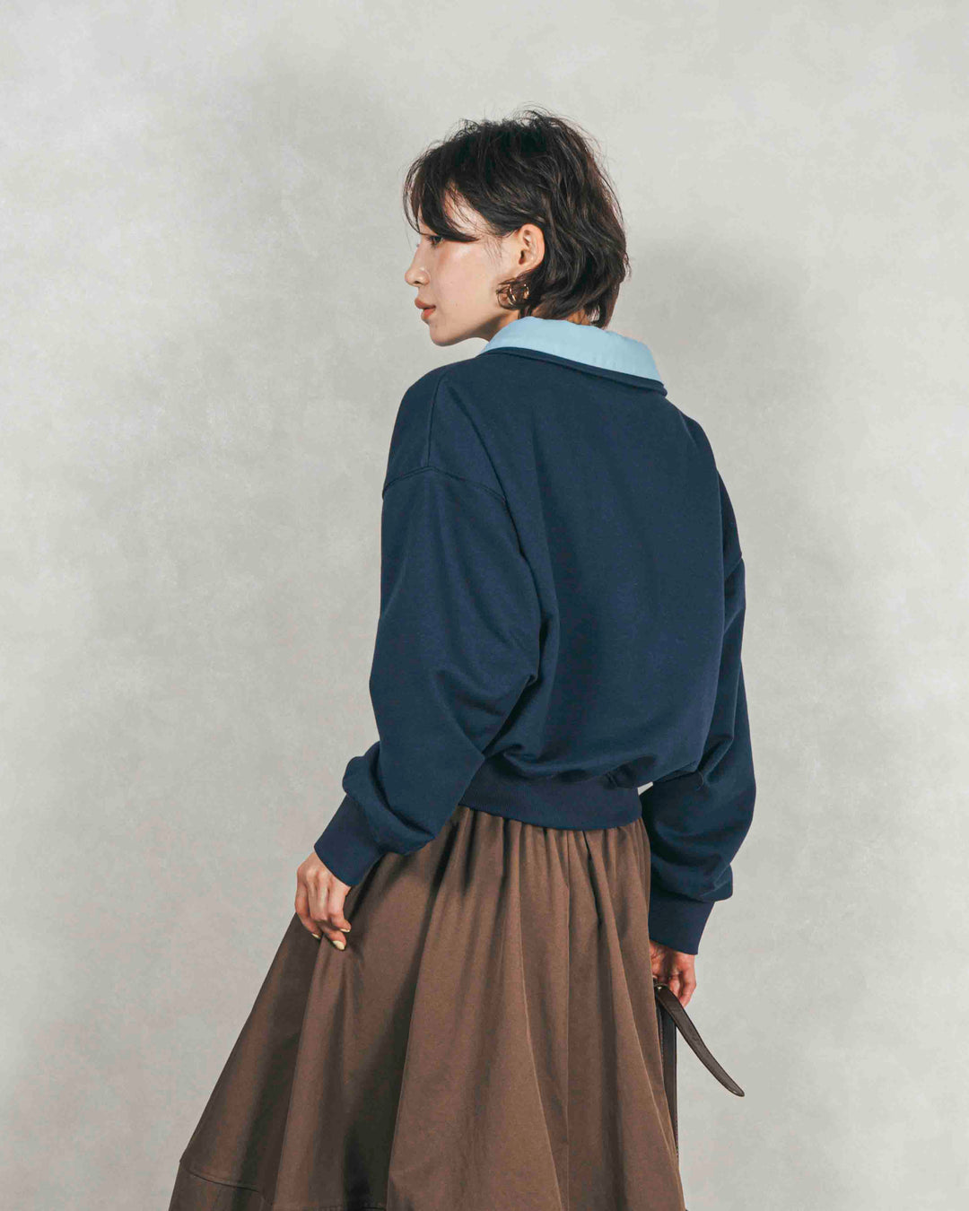 シャツ Layered クロップドスウェット (NAVY × BLUE）