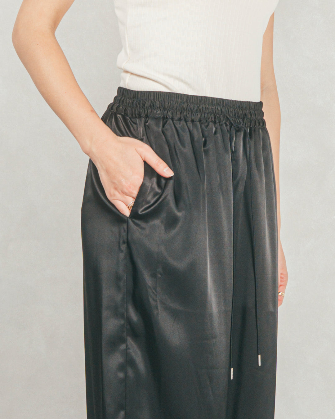 Relaxサテンパンツ (BLACK)