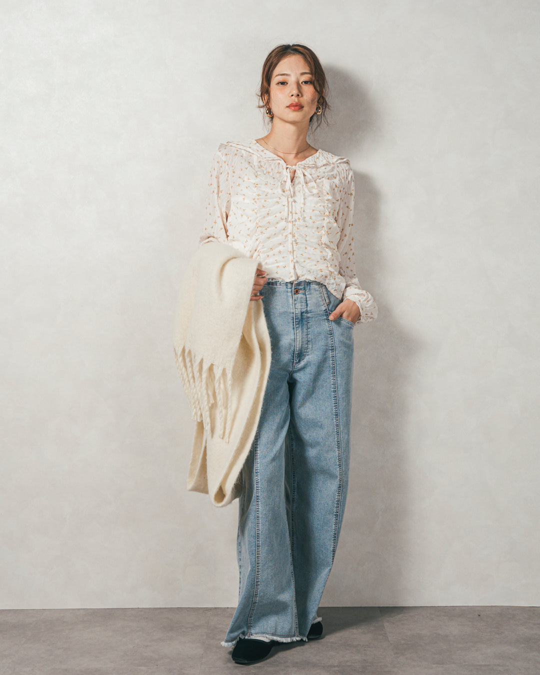 ［SET］Flowerプリントフリルブラウス+センターシーム リラックスカラーデニム（2SET）