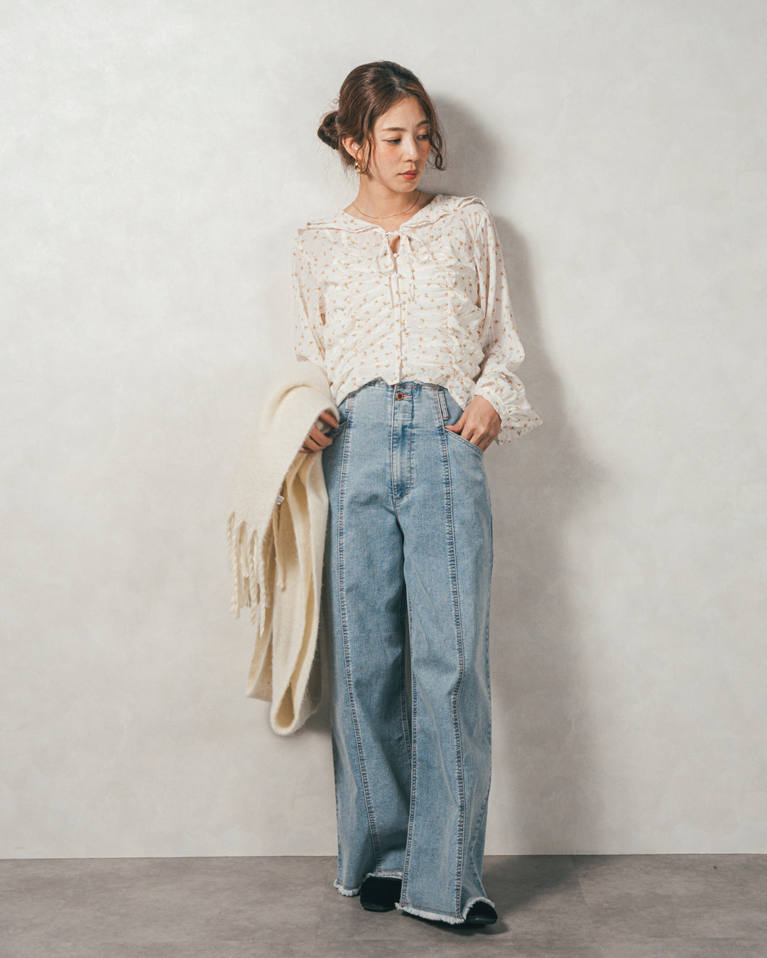 ［SET］Flowerプリントフリルブラウス+センターシーム リラックスカラーデニム（2SET）