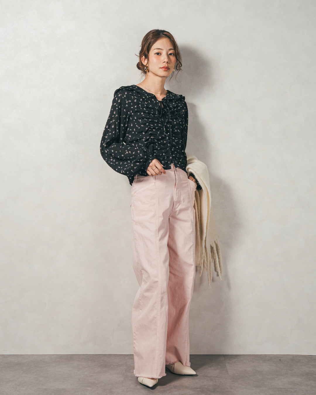 ［SET］Flowerプリントフリルブラウス+センターシーム リラックスカラーデニム（2SET）