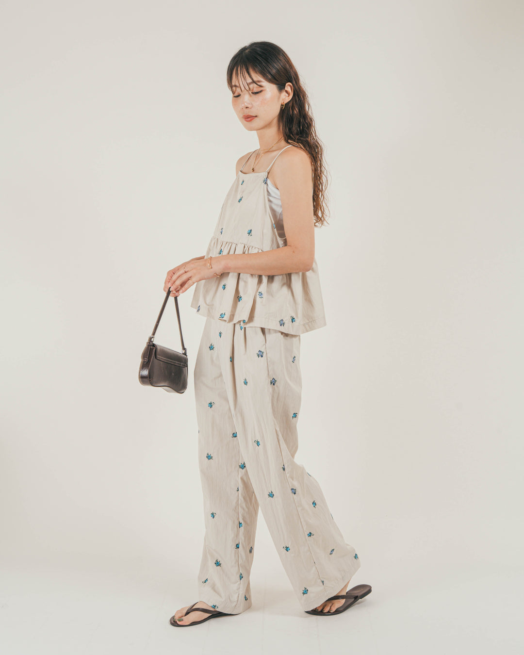 ［SET］Flower刺繍　ボリュームキャミ + Flower刺繍　タックパンツ + カップ付きカットリブキャミ（3SET）