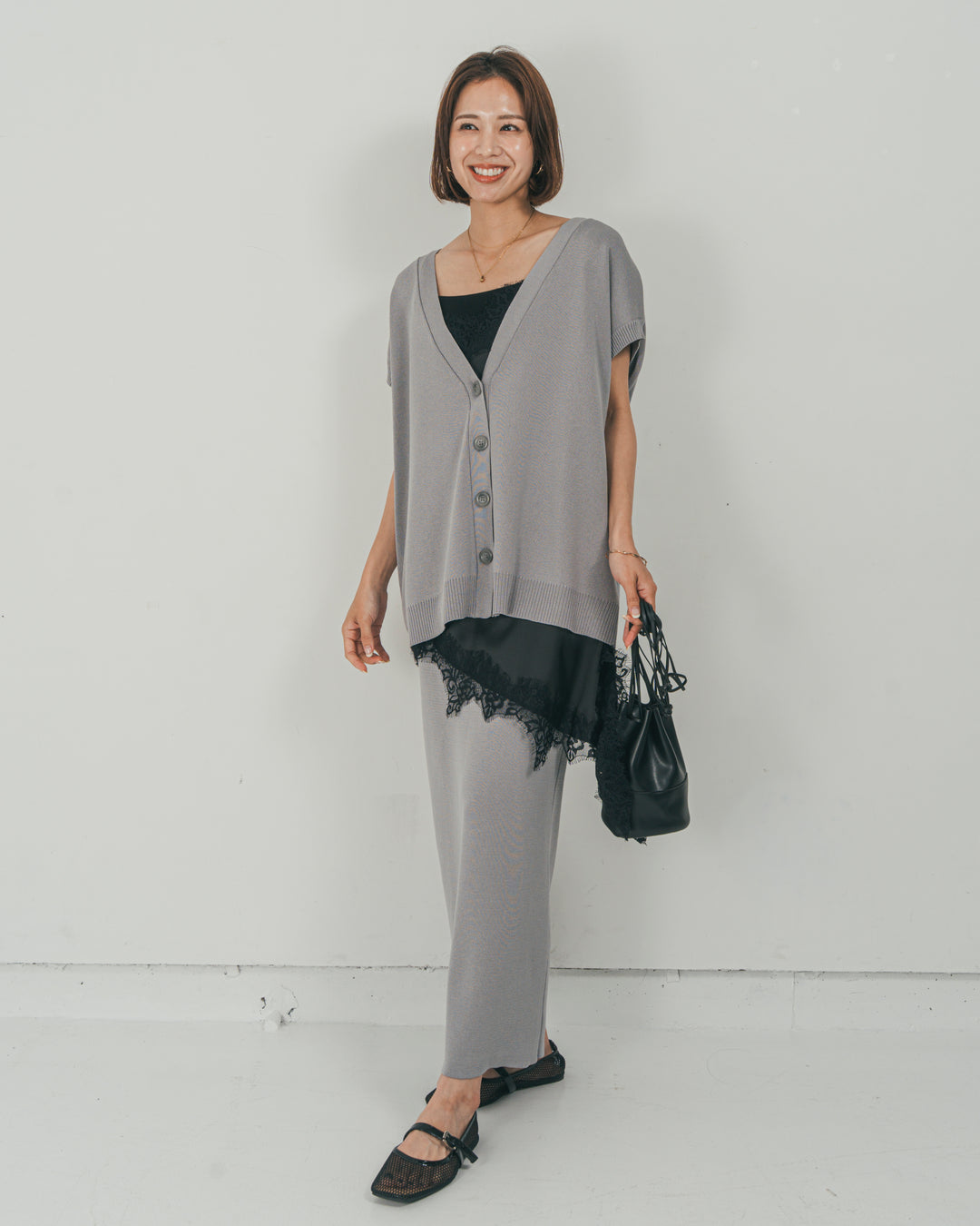［SET］VネックRelaxニットベスト + サテンアシメ レースキャミ + Relax Knit ストレートスカート（3SET）