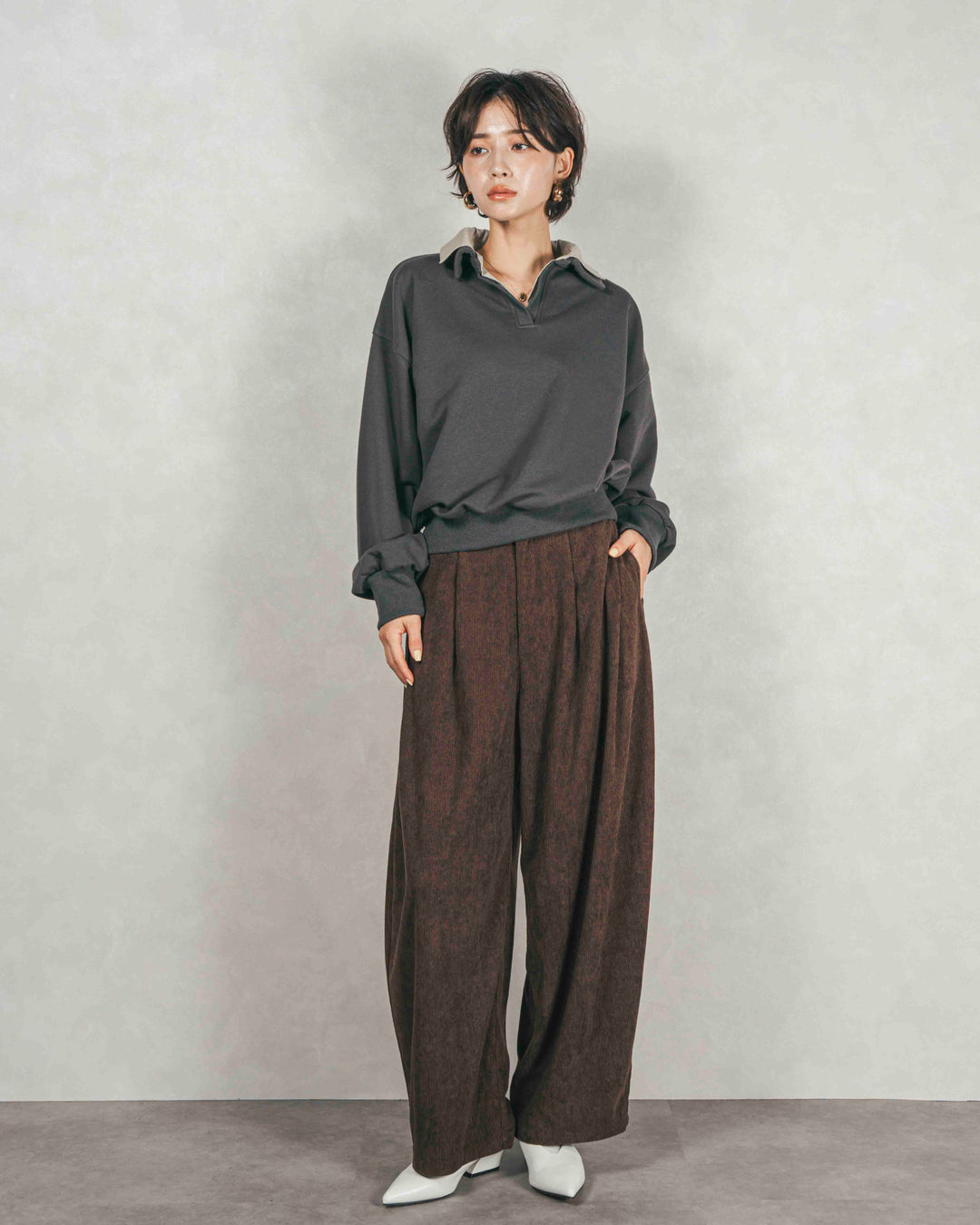 ［SET］シャツ Layered クロップドスウェット+サイドタックコクーンコーデュロイパンツ（2SET）