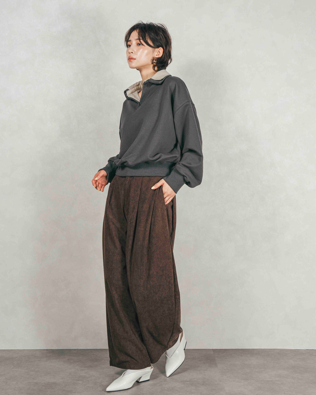 ［SET］シャツ Layered クロップドスウェット+サイドタックコクーンコーデュロイパンツ（2SET）