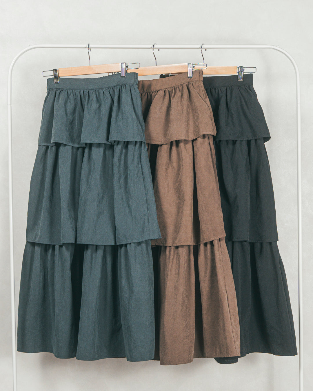 ［SET］バイカラー襟付きニットトップス+Flareティアードロングスカート（2SET）