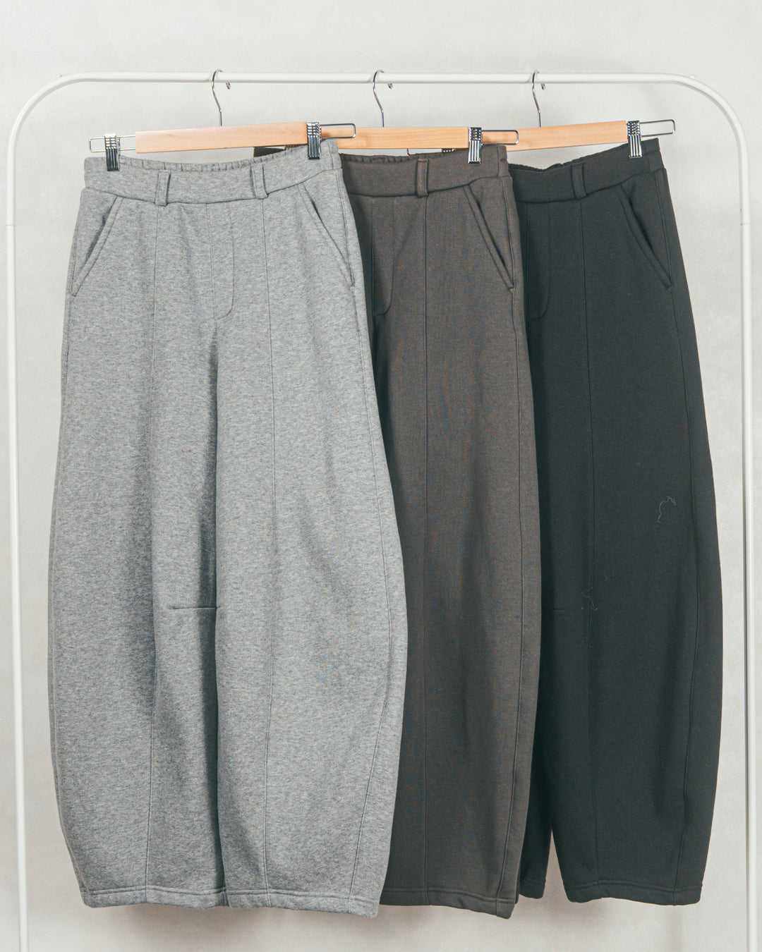 Relax 裏起毛カーブパンツ (CHARCOAL GRAY)