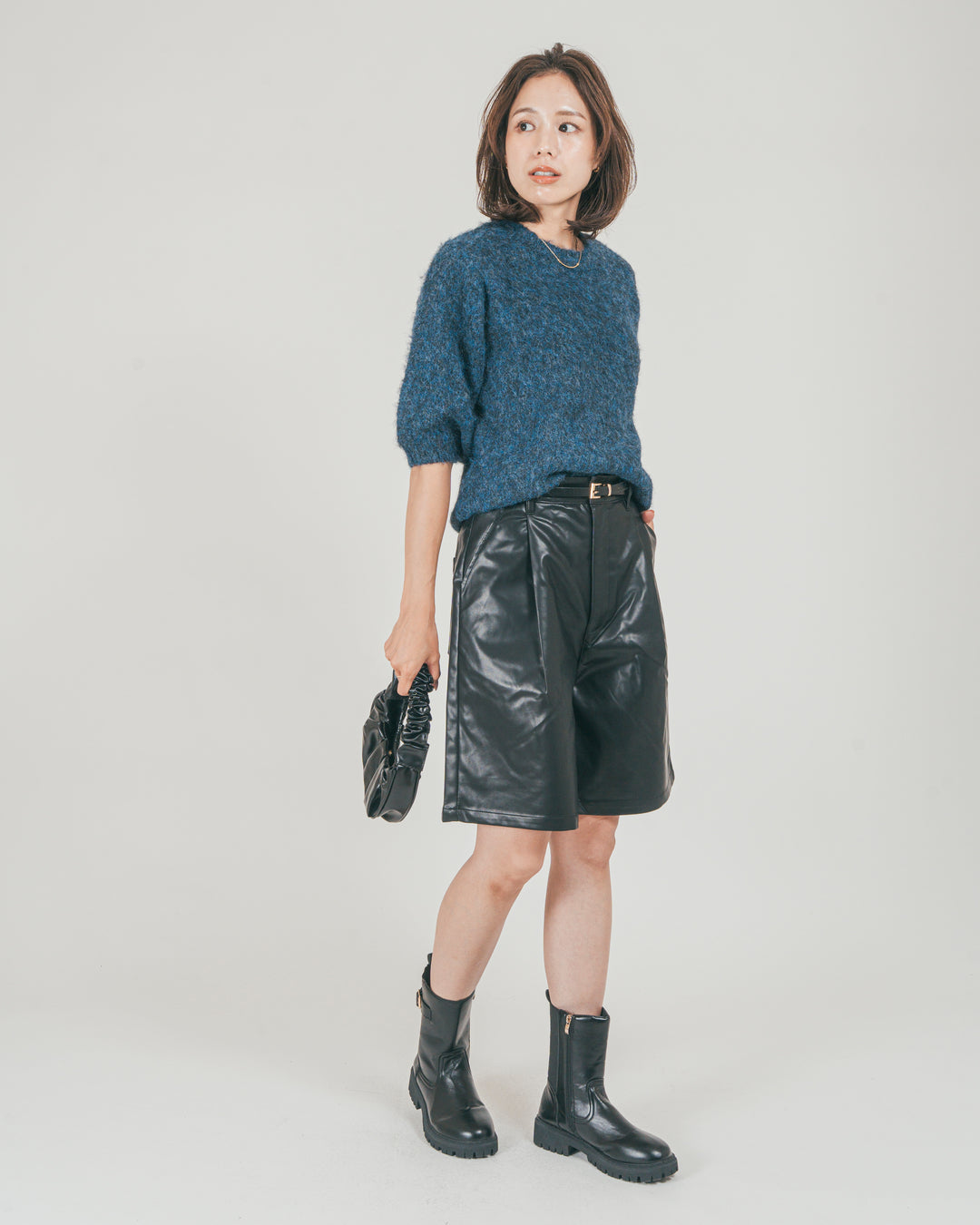 ［SET］フェザータッチハーフスリーブニット + レザーライクハーフパンツ（2SET）