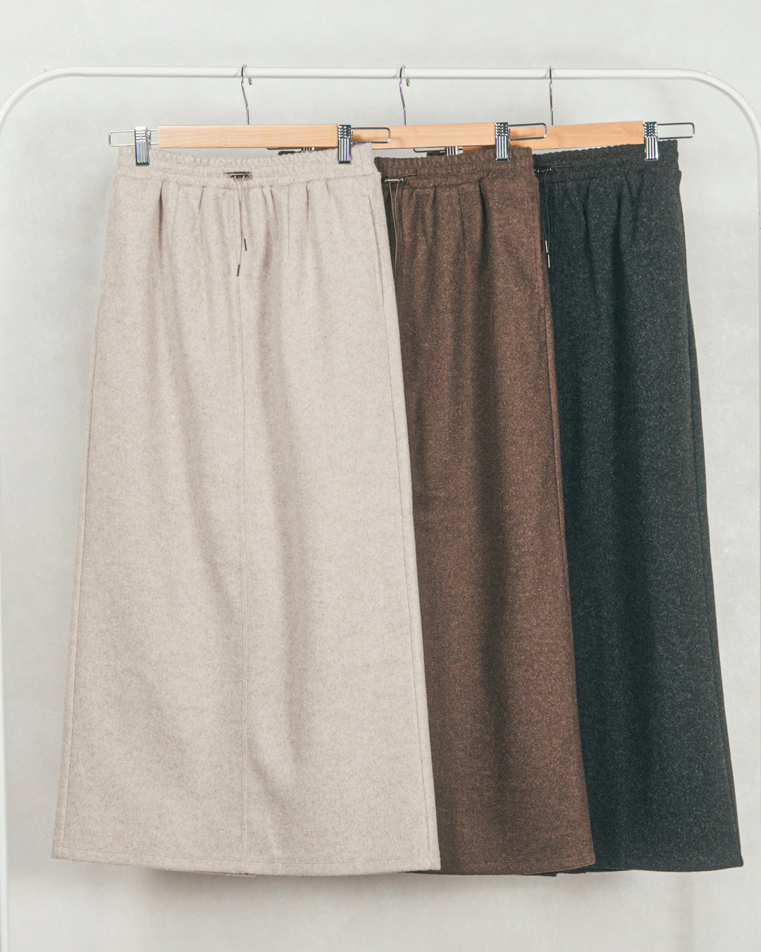 ［SET］Smoothニットソー Vネックプルオーバー+Smoothニットソー Narrowスカート