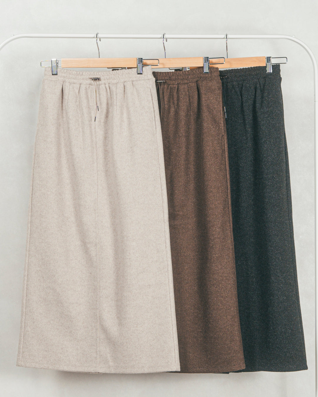 Smoothニットソー Narrowスカート (CHARCOAL)