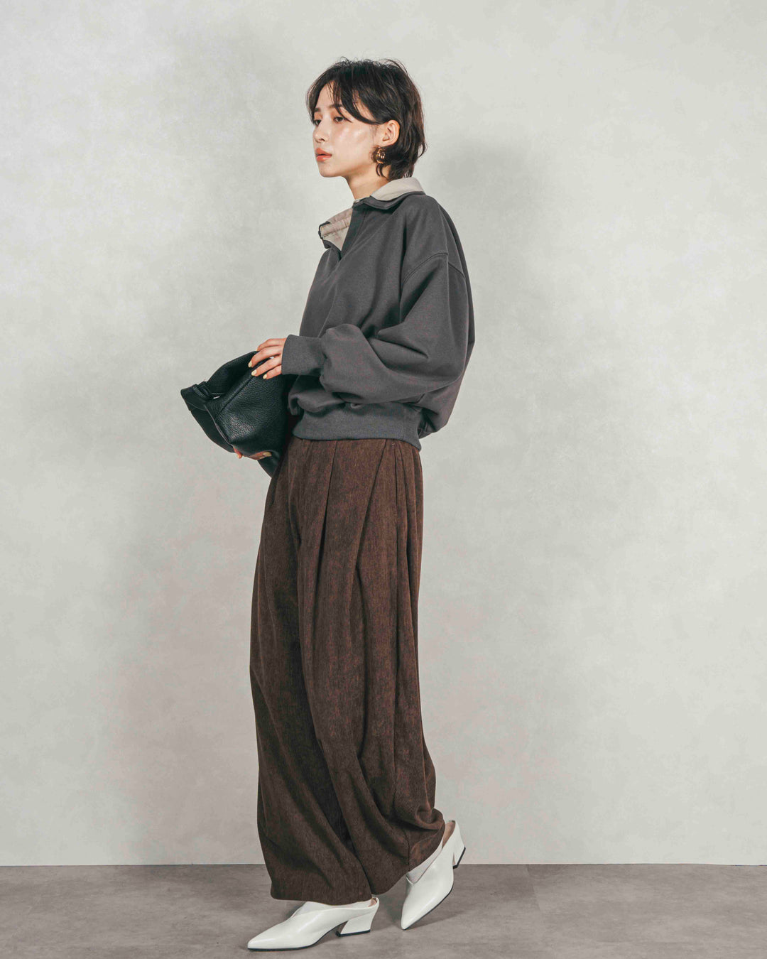 ［SET］シャツ Layered クロップドスウェット+サイドタックコクーンコーデュロイパンツ（2SET）