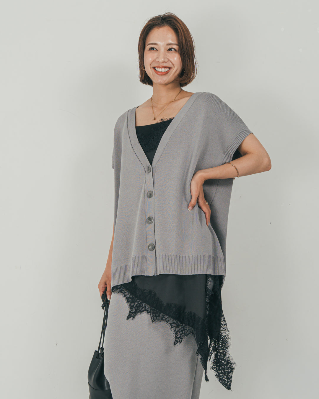 ［SET］VネックRelaxニットベスト + サテンアシメ レースキャミ + Relax Knit ストレートスカート（3SET）