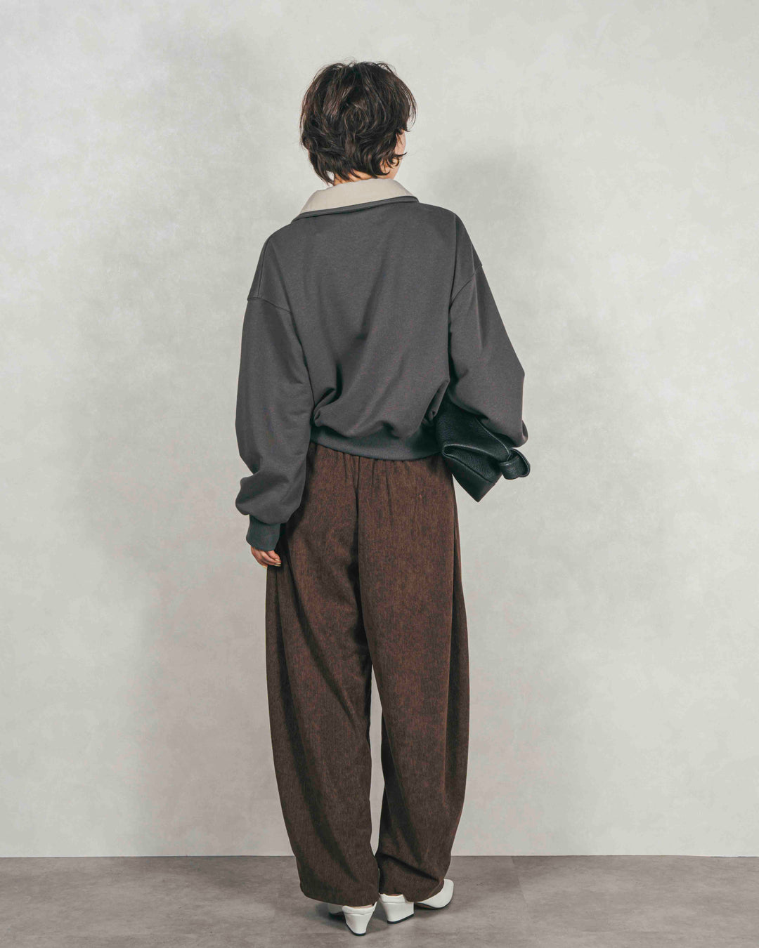 ［SET］シャツ Layered クロップドスウェット+サイドタックコクーンコーデュロイパンツ（2SET）