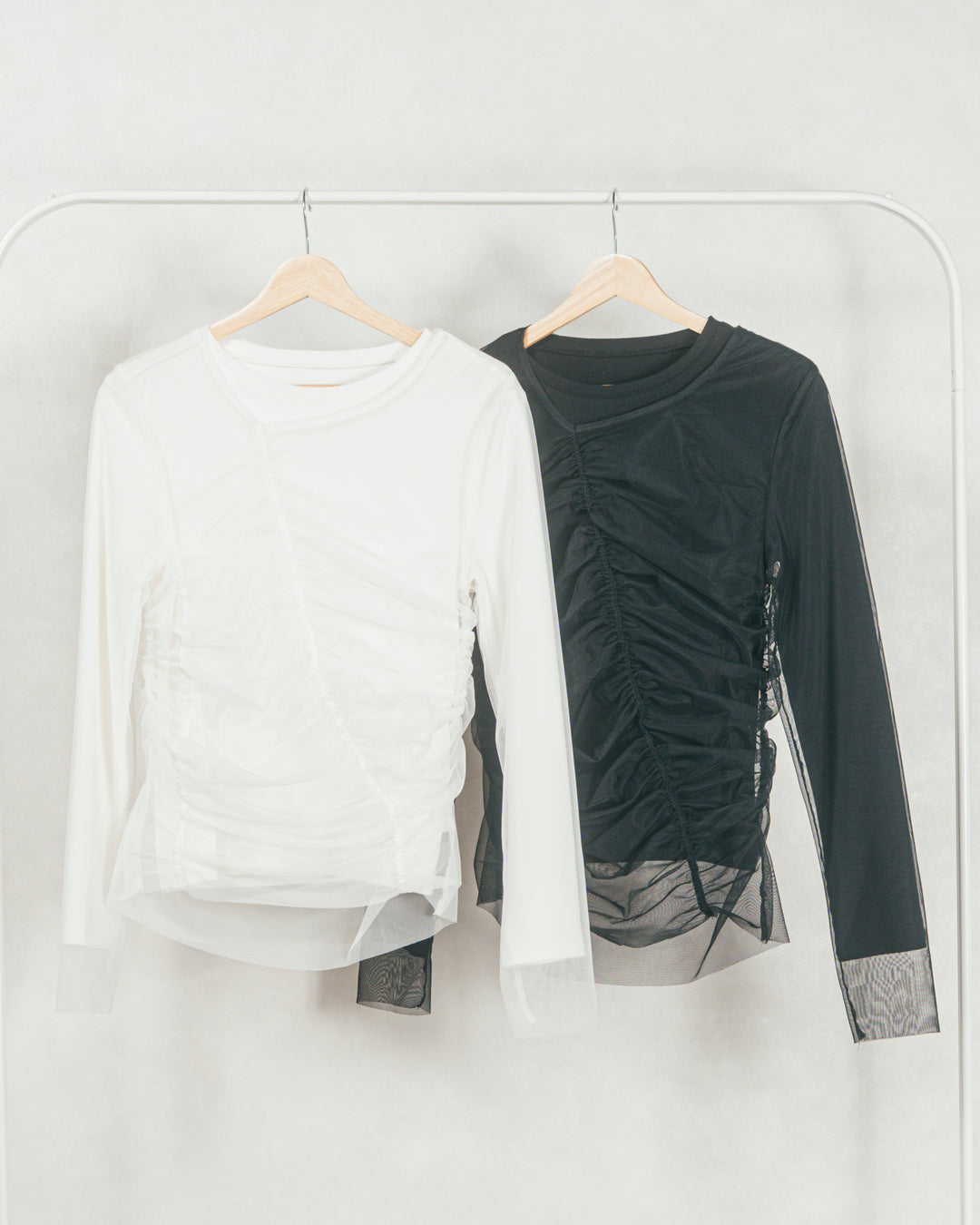 ［SET］【2枚SET】チュールshirringトップス&リブトップス+Multi-Way ライトポンチペプラムスカート（2SET）