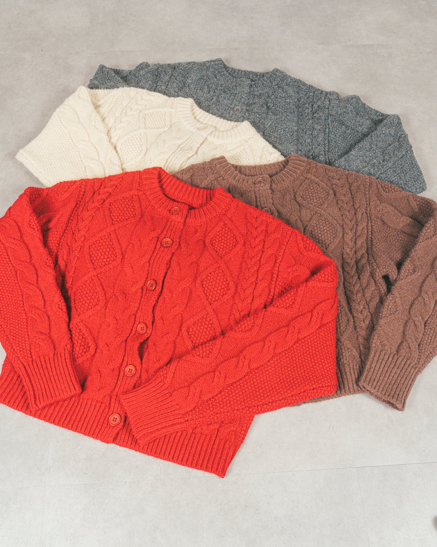 ［SET］ケーブルKnitクルーカーディガン+スウェードライクラップスカート（2SET）
