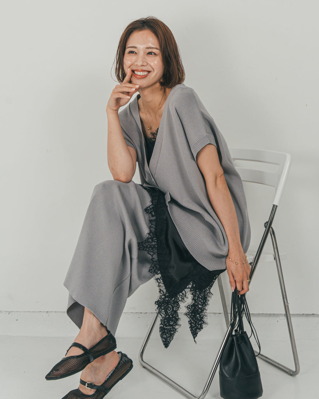 ［SET］VネックRelaxニットベスト + サテンアシメ レースキャミ + Relax Knit ストレートスカート（3SET）