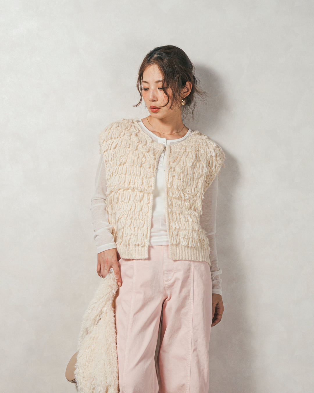 ［SET］ループ編みフリンジニットベスト+Sheerリブヘンリーネックトップス+センターシーム リラックスカラーデニム（3SET）