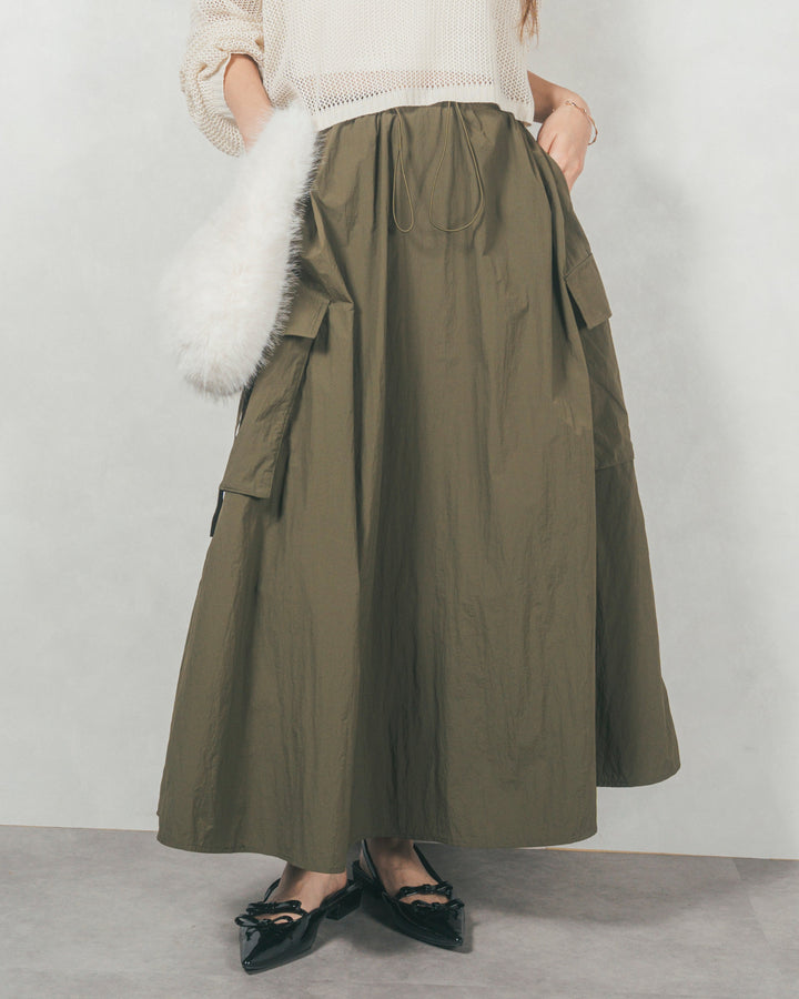 ［SET］メランジVネックニットレイヤードセット+ドローストリングナイロンカーゴスカート（2SET）