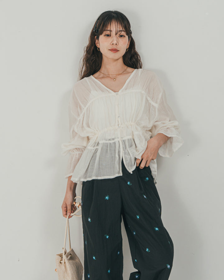 ［SET］Soft シャーリングブラウス + Flower刺繍　タックパンツ（2SET）