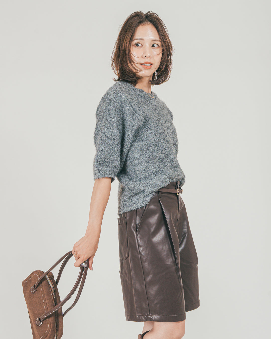 ［SET］フェザータッチハーフスリーブニット + レザーライクハーフパンツ（2SET）