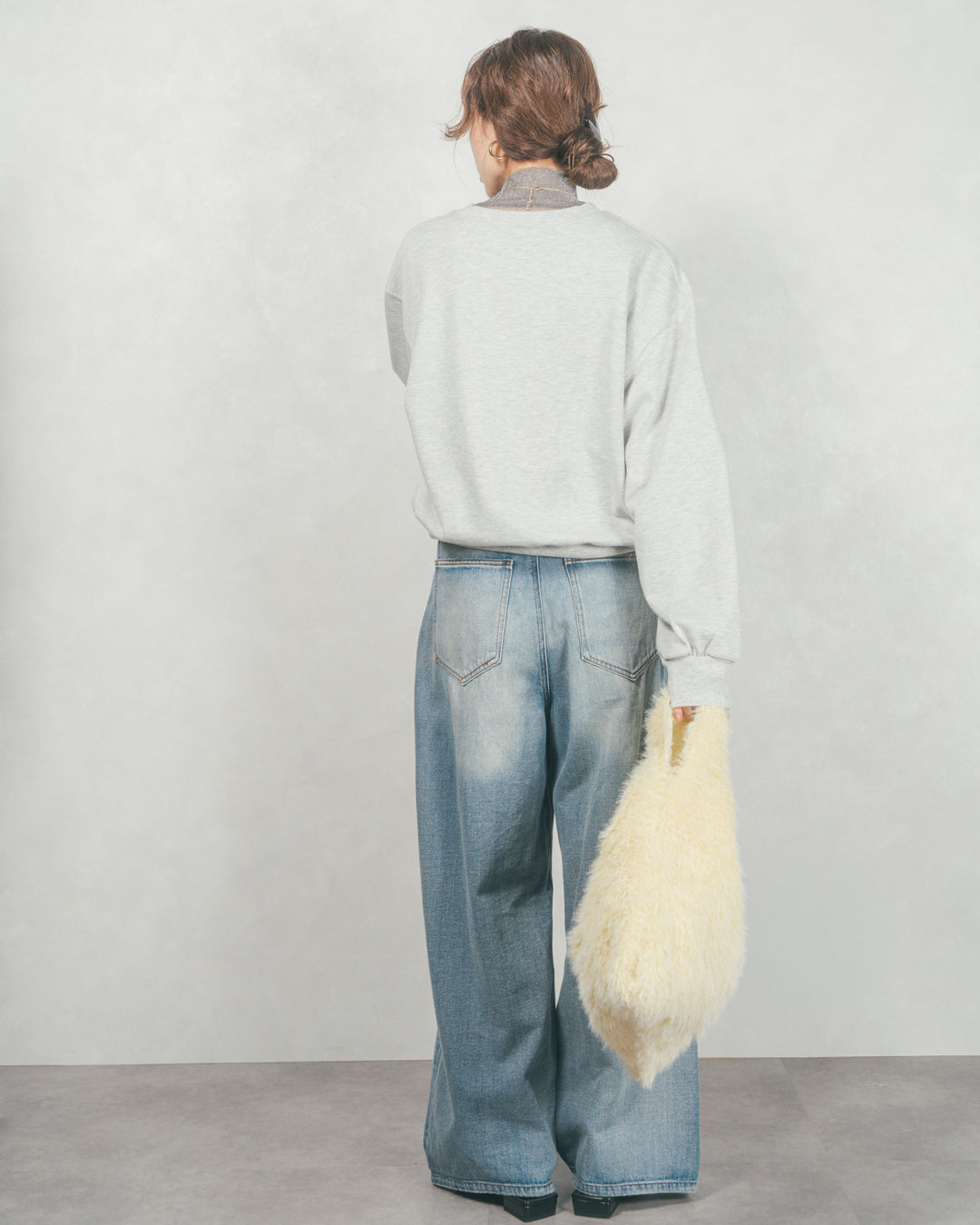 ［SET］フロントシリコンLogoスウェット+ラメSheerハイネックトップス+ワイドTuckイージーデニム