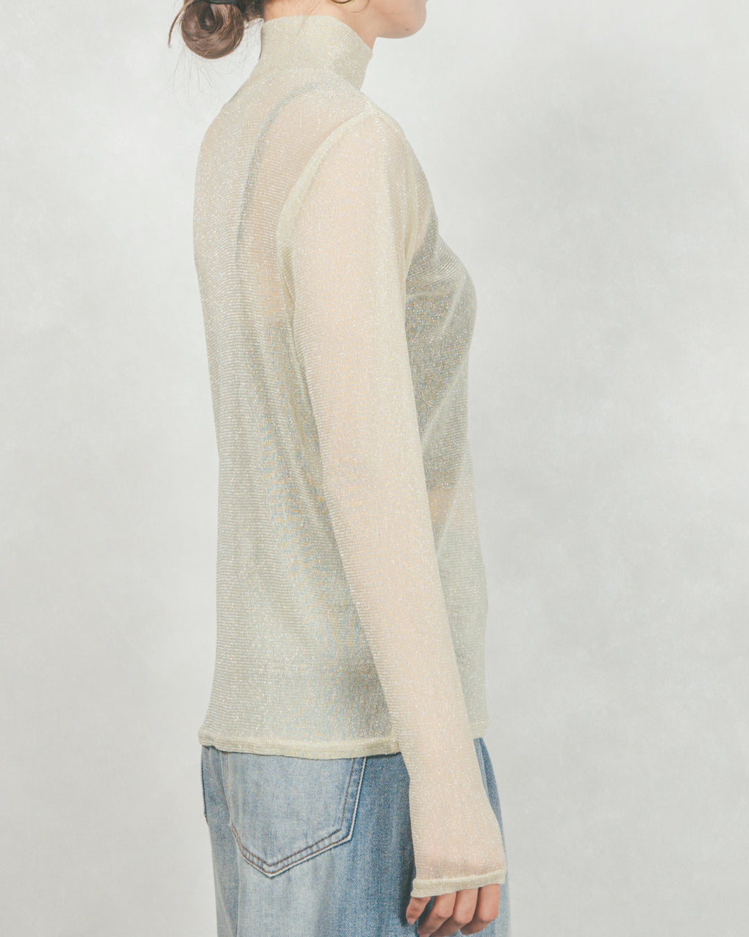 ［SET］フロントシリコンLogoスウェット+ラメSheerハイネックトップス+ワイドTuckイージーデニム