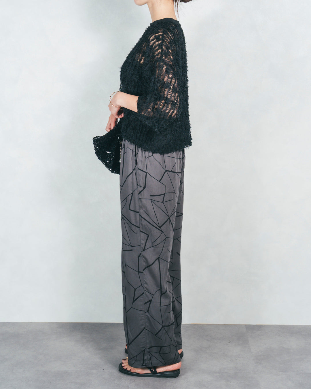 ［SET］シアーフリンジトップス+シルキーリラックスプリントパンツ+すっきり見えカップ付きキャミ（3SET）