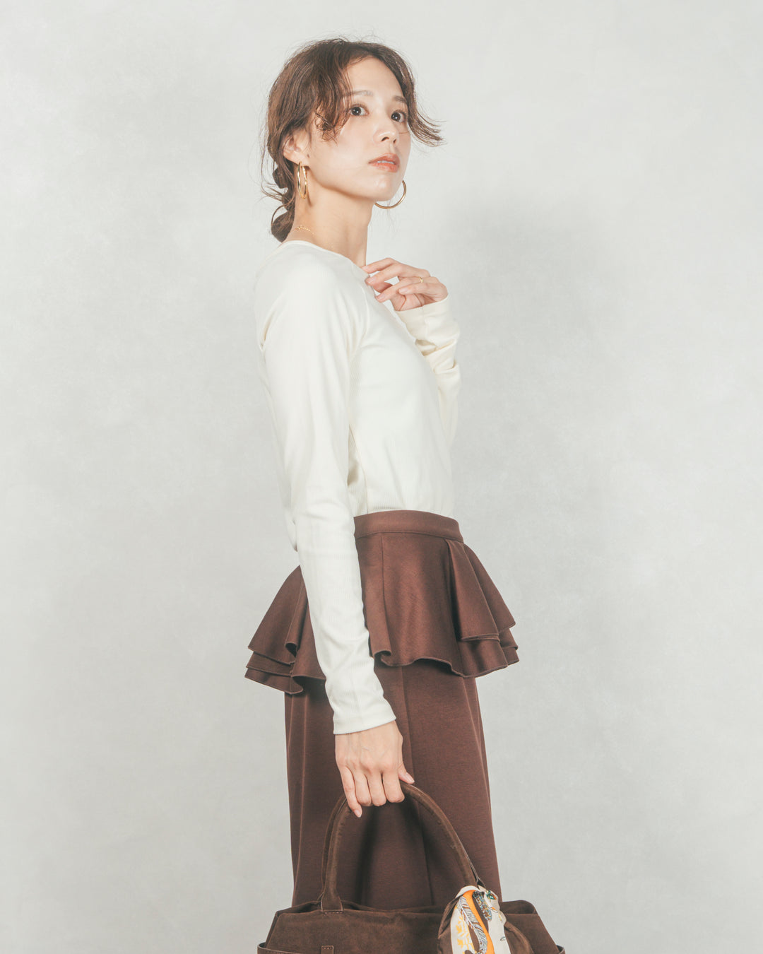 ［SET］3-Way すっきり見えオフショルトップス+Multi-Way ライトポンチペプラムスカート（2SET）