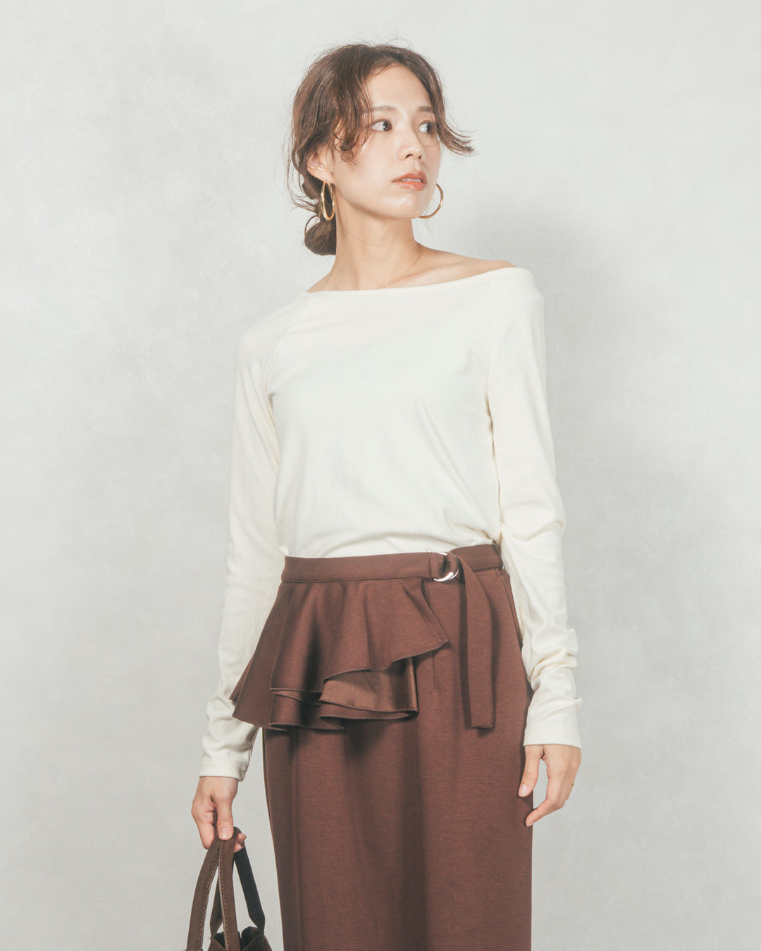 ［SET］3-Way すっきり見えオフショルトップス+Multi-Way ライトポンチペプラムスカート（2SET）