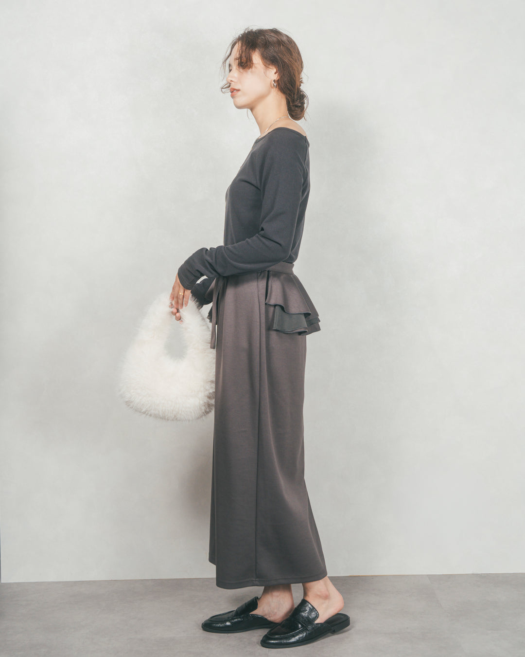 ［SET］3-Way すっきり見えオフショルトップス+Multi-Way ライトポンチペプラムスカート（2SET）