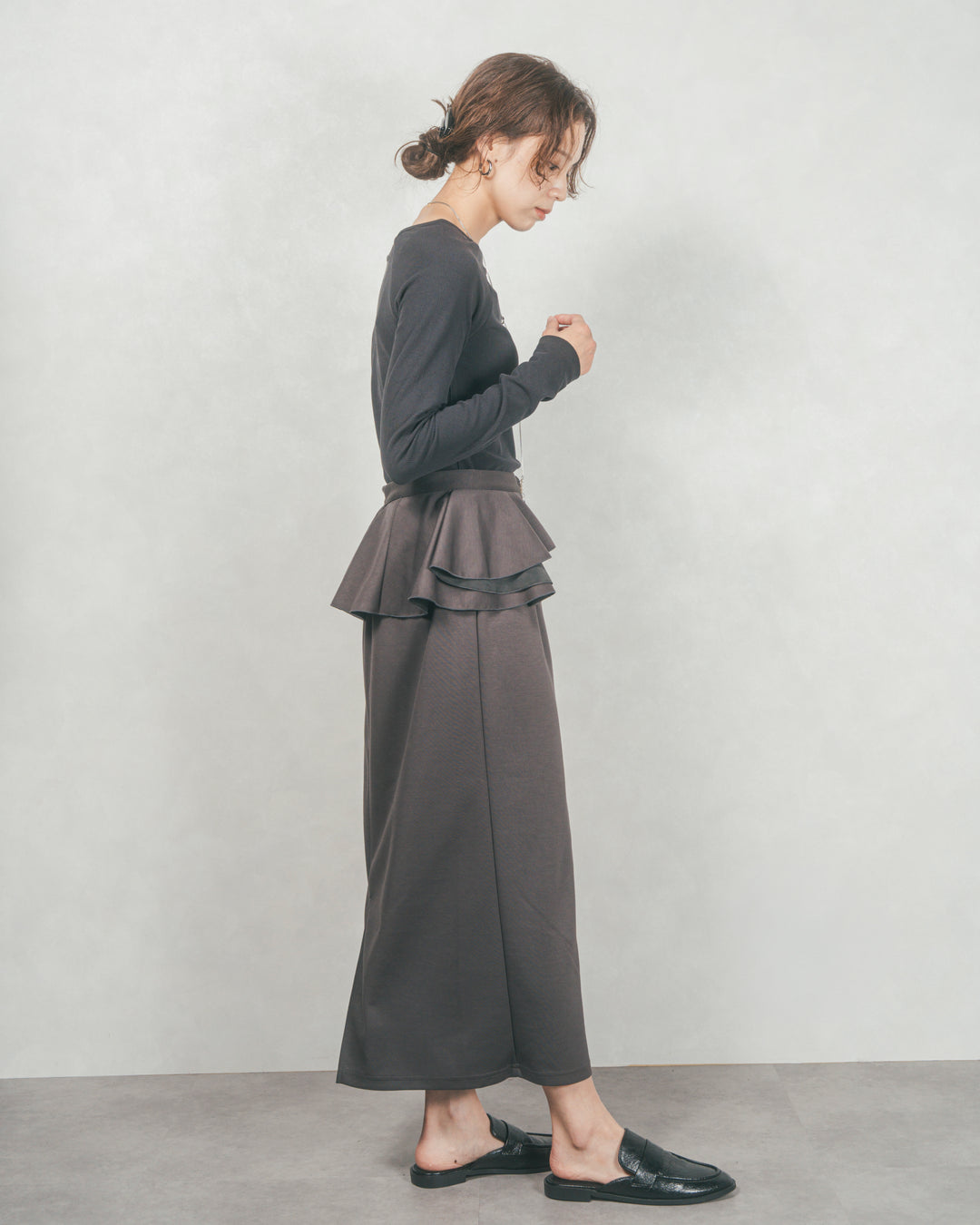 ［SET］3-Way すっきり見えオフショルトップス+Multi-Way ライトポンチペプラムスカート（2SET）