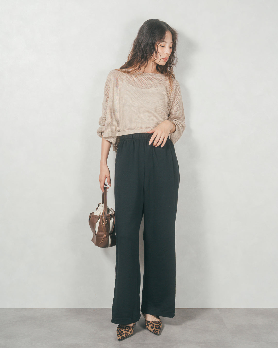 ［SET］クロップドメッシュニット+2-Way ウェーブデザインスウェットパンツ（2SET）