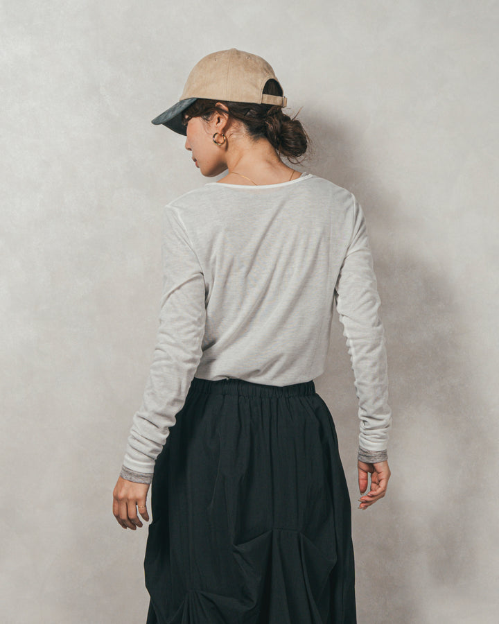 スウェードロゴ刺繍キャップ（IVORY × BLUEGRAY）