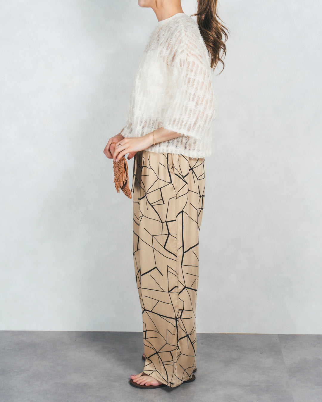 ［SET］シアーフリンジトップス+シルキーリラックスプリントパンツ+すっきり見えカップ付きキャミ（3SET）