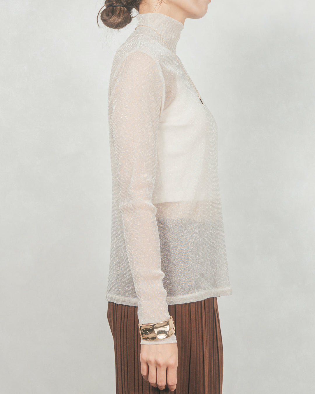 ［SET］フロントシリコンLogoスウェット+ラメSheerハイネックトップス+ワイドTuckイージーデニム