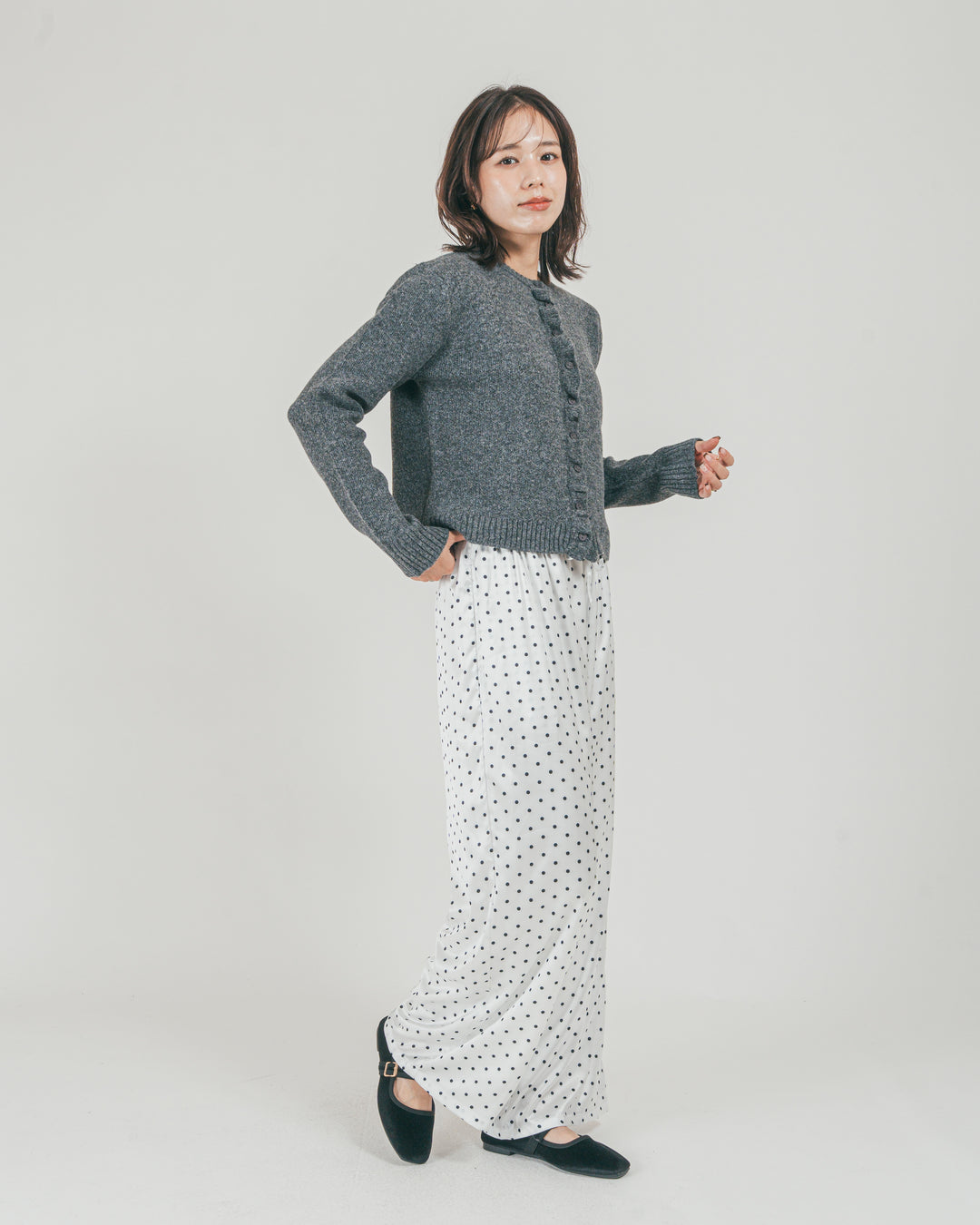 ［SET］フロントフリルメランジニットカーデ + ドットサテンパンツ（2SET）