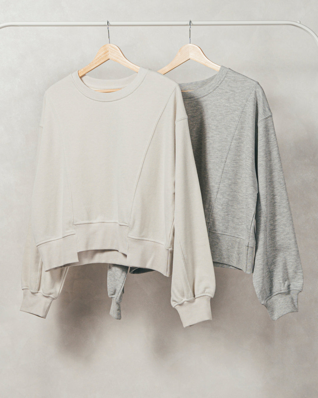 ラメ裏毛ボリュームスリーブトレーナー（OFF）