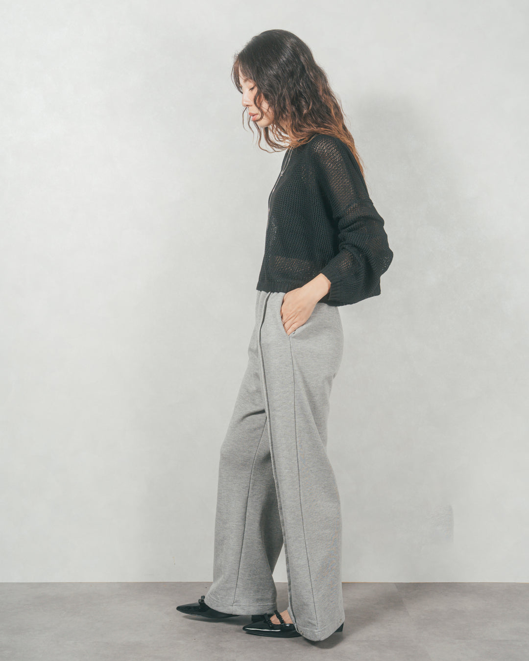 ［SET］クロップドメッシュニット+2-Way ウェーブデザインスウェットパンツ（2SET）