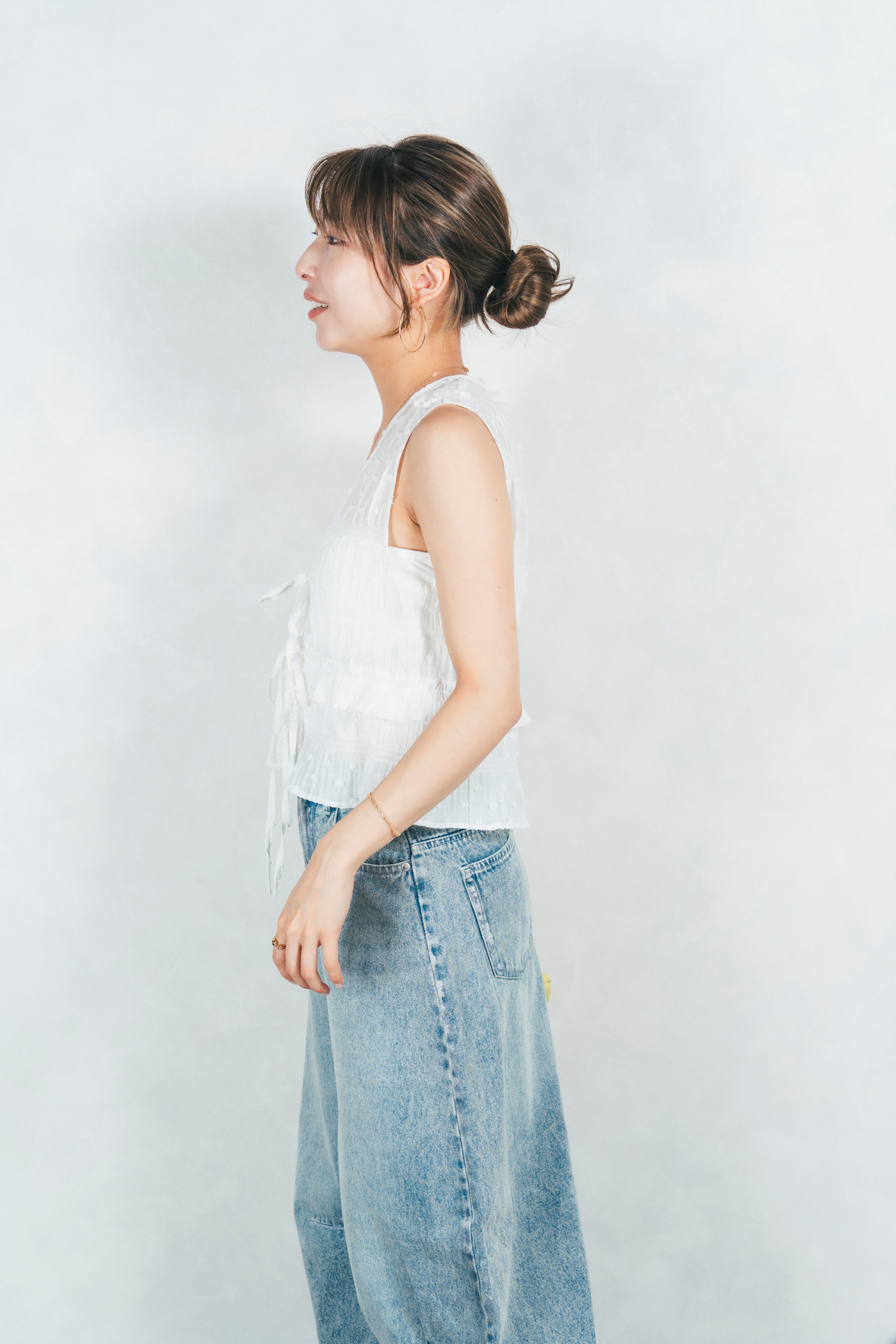 【DIAGONAL】リボンシャーリングノースリーブトップ（ivory） フロントリボンシャーリングトップス (OFF WHITE) – KaLae