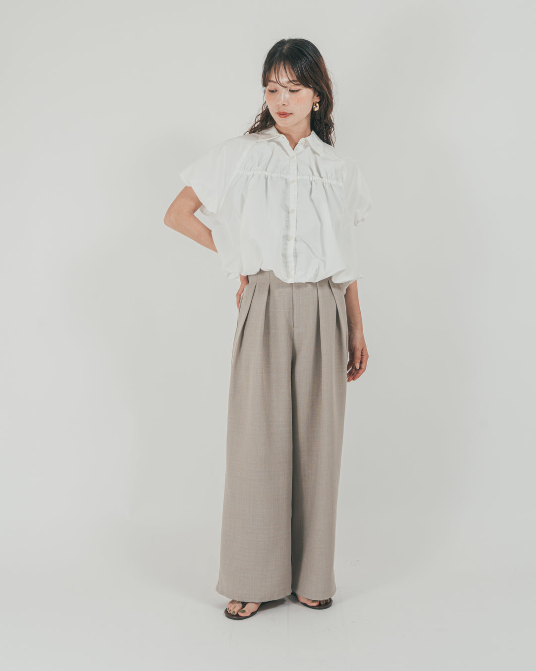 ［SET］バルーンShirringハーフスリーブシャツ + スラブTweedタックワイドパンツ（2SET）